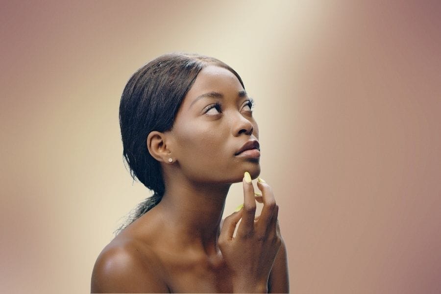Conseils pour atténuer les taches visage sur peau ethnique